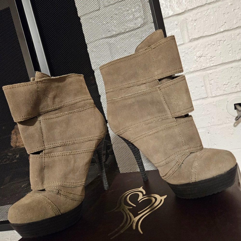 Luxury Rebel Military green bootie